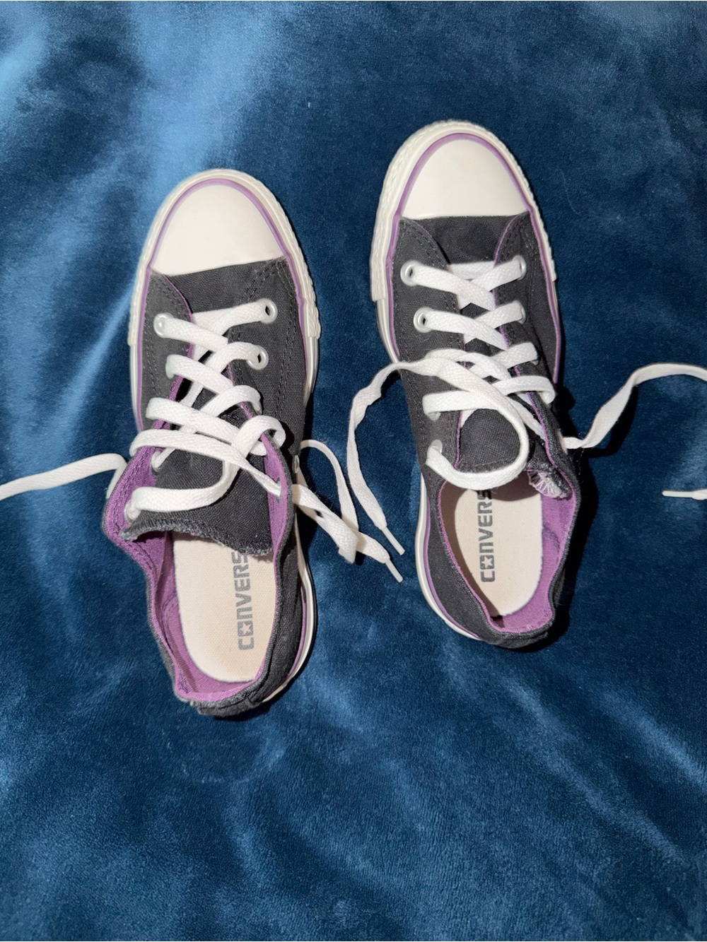 Converse unisex  Low Top Sneakers in Black and Purple